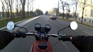 На мотоцикле по городу. Ява 638