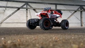 Испытание крутой радиоуправляемой 4WD RC машины с Алиэкспресс!