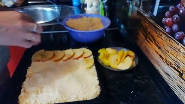 Крошка с яблоками смотреть онлайн