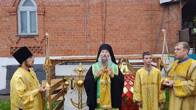Проповедь вл. Гурия на освящение купола и Креста для храма Св. Царств. Страстотерпцев п. Кавалерово