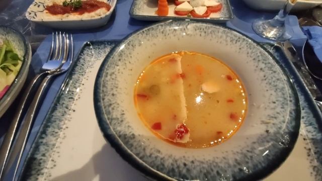 Что подают в рыбном ресторане в Турции, в отеле "Noxlnn Deluxe" (24 сентября 2022 года) смотреть онлайн