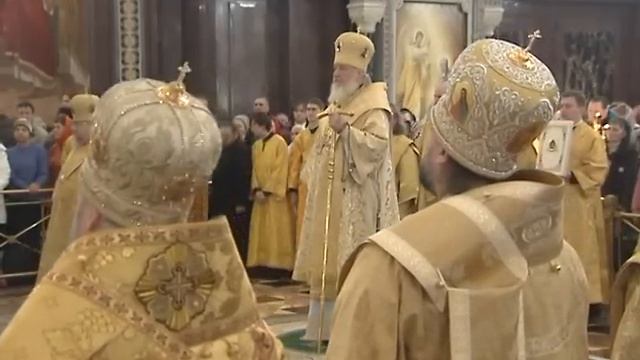 Россияне все чаще встречают Новый год в храме смотреть онлайн