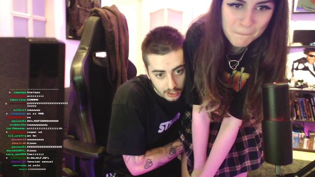 Twitch streamer fingering his girlfriend on stream смотреть онлайн