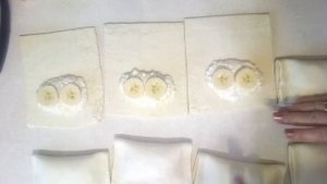 Слойки с Творогом и Бананами. Слоеные конвертики.