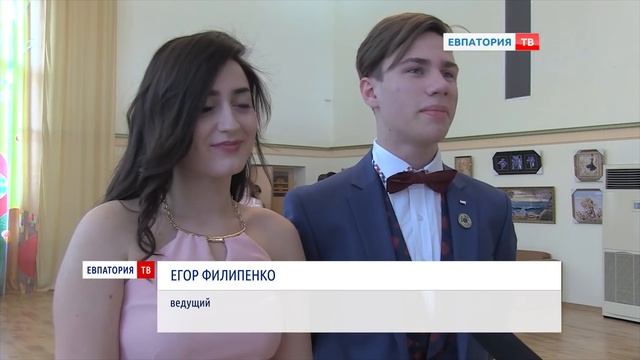 Городской бал старшеклассников смотреть онлайн