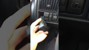 VW Passat B3. Кнопка открытия багажника с салона