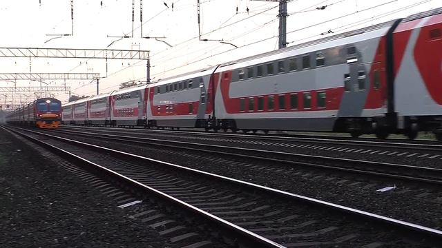 Электровоз ЭП2К-324 (ТЧЭ-3) с поездом "Двухэтажный состав" №050М Москва - Самара и ЭД4М-0291 (ТЧ-7) смотреть онлайн
