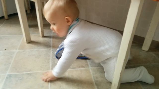 Помогает маме пол мыть смотреть онлайн