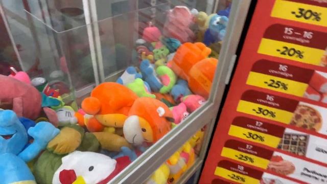 АВТОМАТ С ИГРУШКАМ 2 ЧАСТЬ! ПРИГЛАСИЛ ПОДРУГУ ИНСТАБЛОГЕРШУ. смотреть онлайн