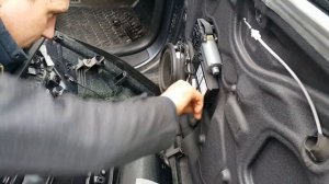 Как снять  дверную обшивку на Audi A4 B6