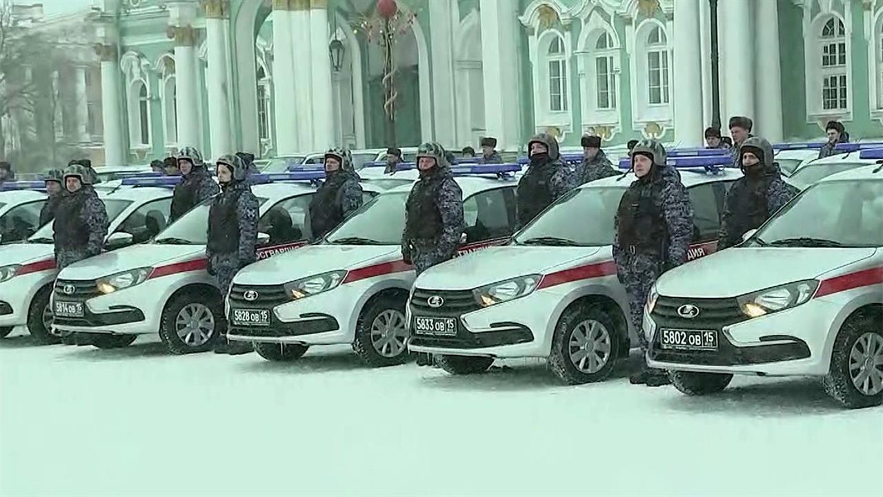 Сотрудникам Росгвардии в Петербурге передали более 130 новых машин