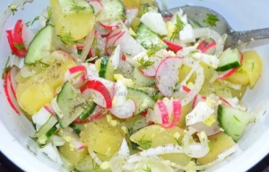 САЛАТ С КАРТОФЕЛЕМ И РЕДИСКОЙ