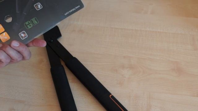 Сучкорез плоскостной с загнутыми лезвиями Fiskars 112160 L28 S SingleStep смотреть онлайн