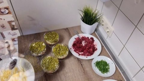 ОооЧЕНЬ ВКУСНЫЙ ПРАЗДНИЧНЫЙ САЛАТ В КРЕМАНКАХ!Салат с ЛОСОСЕМ!