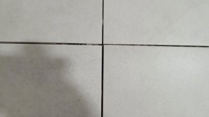 Как выровнять швы на плитке. Чем подрезать плитку. Укладка плитки. Ванная комната. Санузел