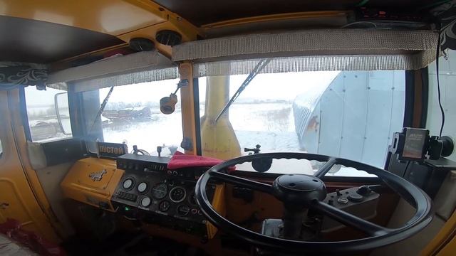 Трактор Кировец. Расчистка дорог. Наконец то снег. смотреть онлайн