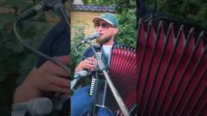 "МИЛЛИОН АЛЫХ РОЗ" С КАВКАЗСКИМ АКЦЕНТОМ