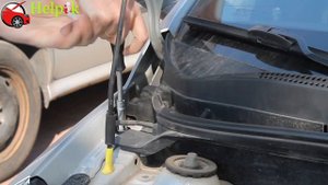 Установка упора капота (амортизатора) на Hyundai Accent 4 (www.upora.net)