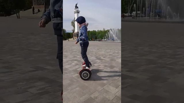 я катаюсь на гироскутере?? смотреть онлайн