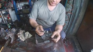 Если скрутил голову болту или штуцеру прокачки тормозов