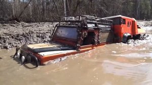 Радиоуправляемые машины в грязи 4х4 поспорили с 6х6 грузовиком