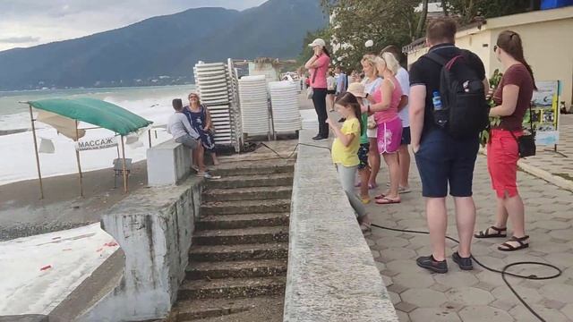 Абхазия, Гагра, продолжение Большого шторма 4 балла. 28.07.2023. Я в Абхазии. смотреть онлайн