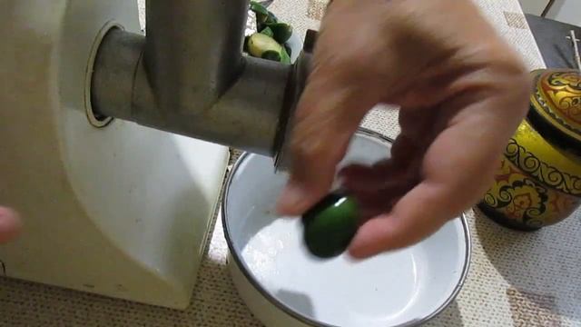 Самый вкусный рецепт фейхоа с сахаром и калиной