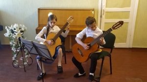 Дуэт гитаристов Федорова Валерия 10 лет  и Герлак Мария 9 лет В  Моцарт Песня пастушка