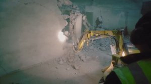 Демонтажный робот Brokk 90. Демонтаж железобетонных конструкций гидромолотом
