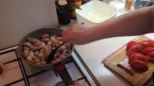 Свинина с помидорами в пряном соусе