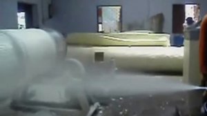 Напыление пенополиуретана на трубу
