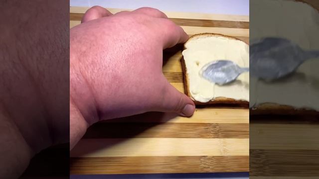 Бутерброды с ветчиной и сыром.