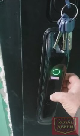 Установили входную дверь “City Smart”(Бульдорс) с электронным замком в квартиру.Роял-двери.