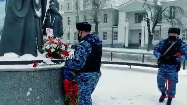 Столичные росгвардейцы почтили память павших в битве за Москву.mp4