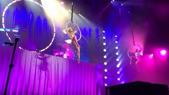 Lindsey Stirling - Santa Baby (aerials) смотреть онлайн