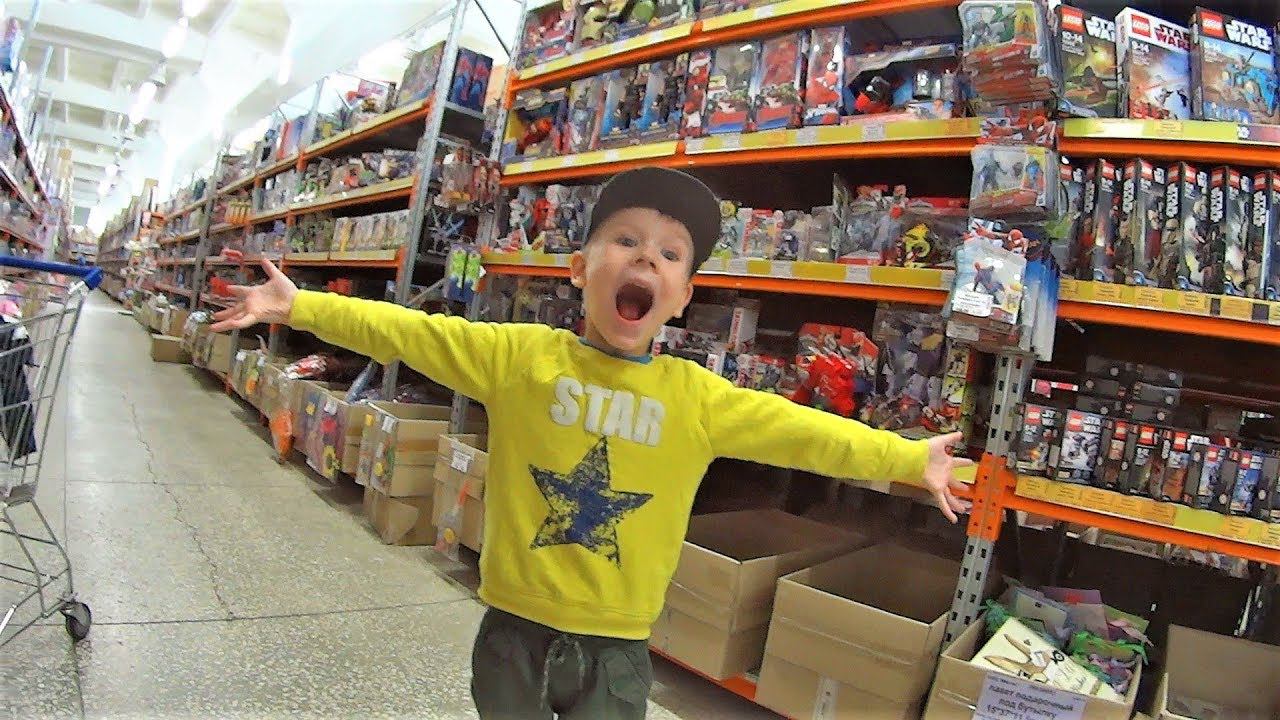 Ночной магазин игрушек. А4 в магазине игрушек ночью. Макс в магазин игрушек. Луномосик 24 часа в магазине. 24 часа в магазине игрушек.