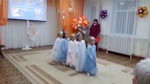 Родители засняли как дети танцуют танец лебедей! Очень красиво и нежно