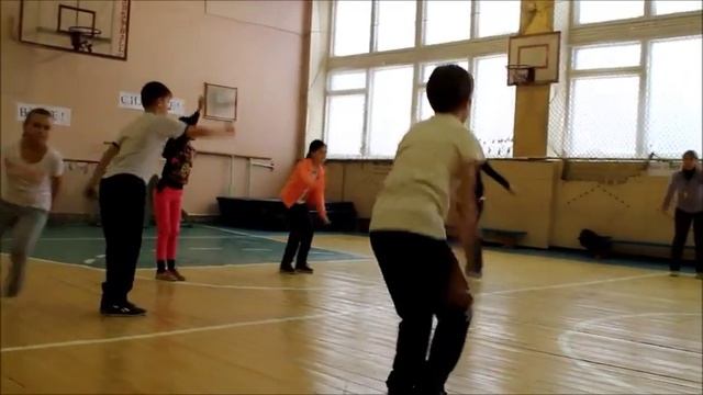урок по лыжной подготовке в спортивном зале при неблагоприятных климатических условиях