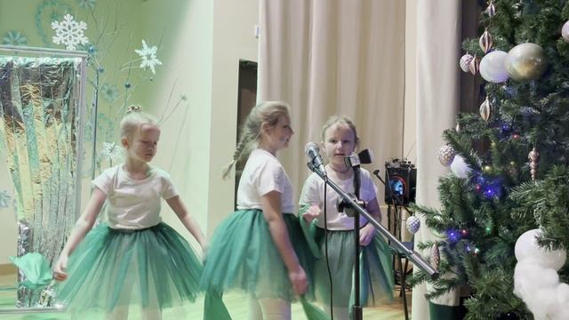 Новогодний спектакль ДМТ "Фантазёры"  - "Королевство кривых зеркал" (дошкольная группа)