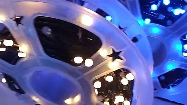 Ну очень длинные Новогодние электрические гирлянды. смотреть онлайн