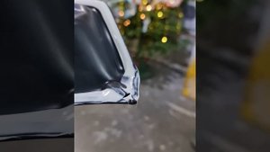 Нанесение герметика на внутреннюю часть капота.