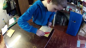 Наклейка накладок на основание ракеток настольного тениса