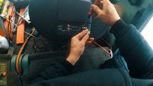 УСТАНОВКА И ПОДКЛЮЧЕНИЯ САБВУФЕРА В TOYOTA VITZ