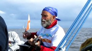 MVI 2094 Попугая с плеча & Есть у каждого бродяги сундучок