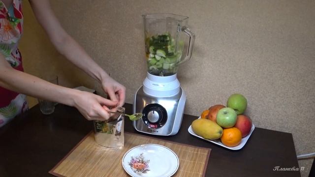 Смузи из сельдерея и яблока. Зеленый смузи. Smoothie with celery