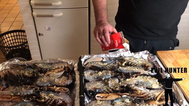 ЛОБСТЕР vs ОСЬМИНОГ что вкуснее лобстер запеченный в духовке или осьминог в коптилке смотреть онлайн