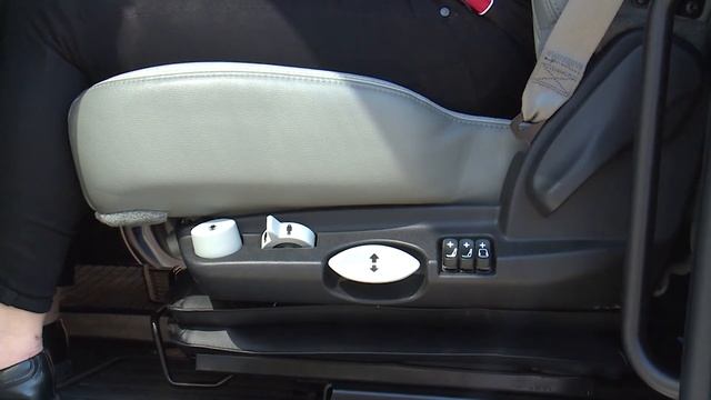 08: T680 Kenworth Driver Academy - Seat Adjustment смотреть онлайн