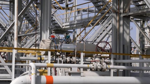 Хранение и перевалка сжиженных углеводородных газов: как это происходит в порту Тамань