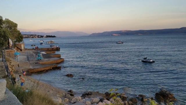 О школах,религии и жизни Скрытые пляжи Цриквеница-Селце смотреть онлайн