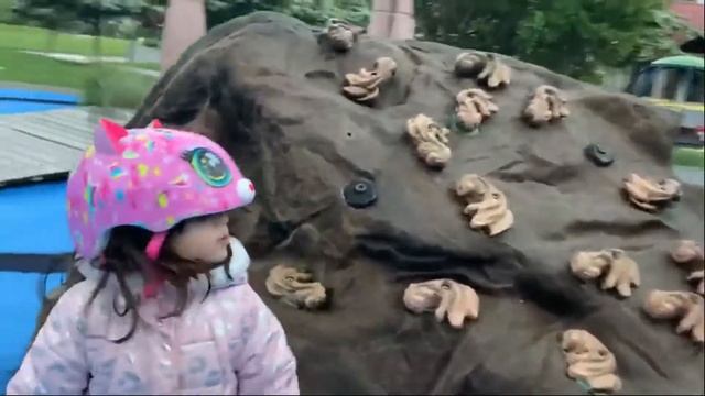 Liana learning how to drive with her dad смотреть онлайн